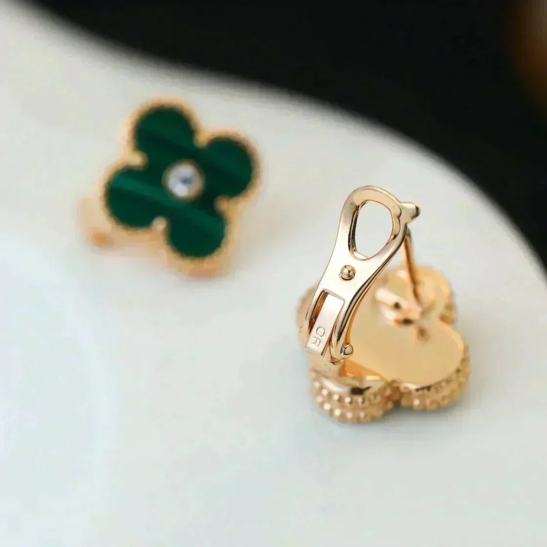 Miro CLOVER MEDIUM 1 MOTIFS MALACHITE DIAMOND EARRINGS