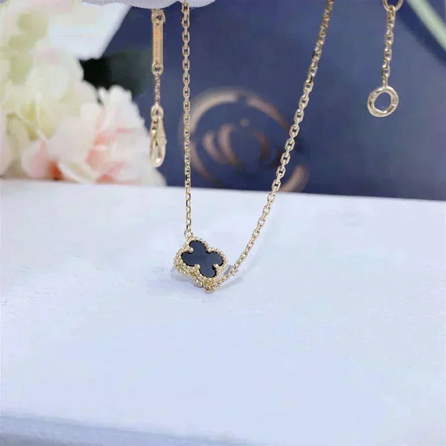 Miro CLOVER ONYX SINGLE FLOWER BRACELET