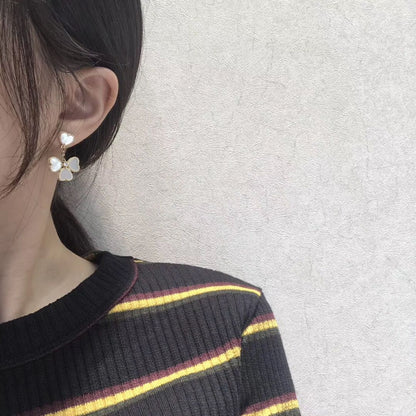 Miro CLOVER SWEET WHITE MOP EARRINGS
