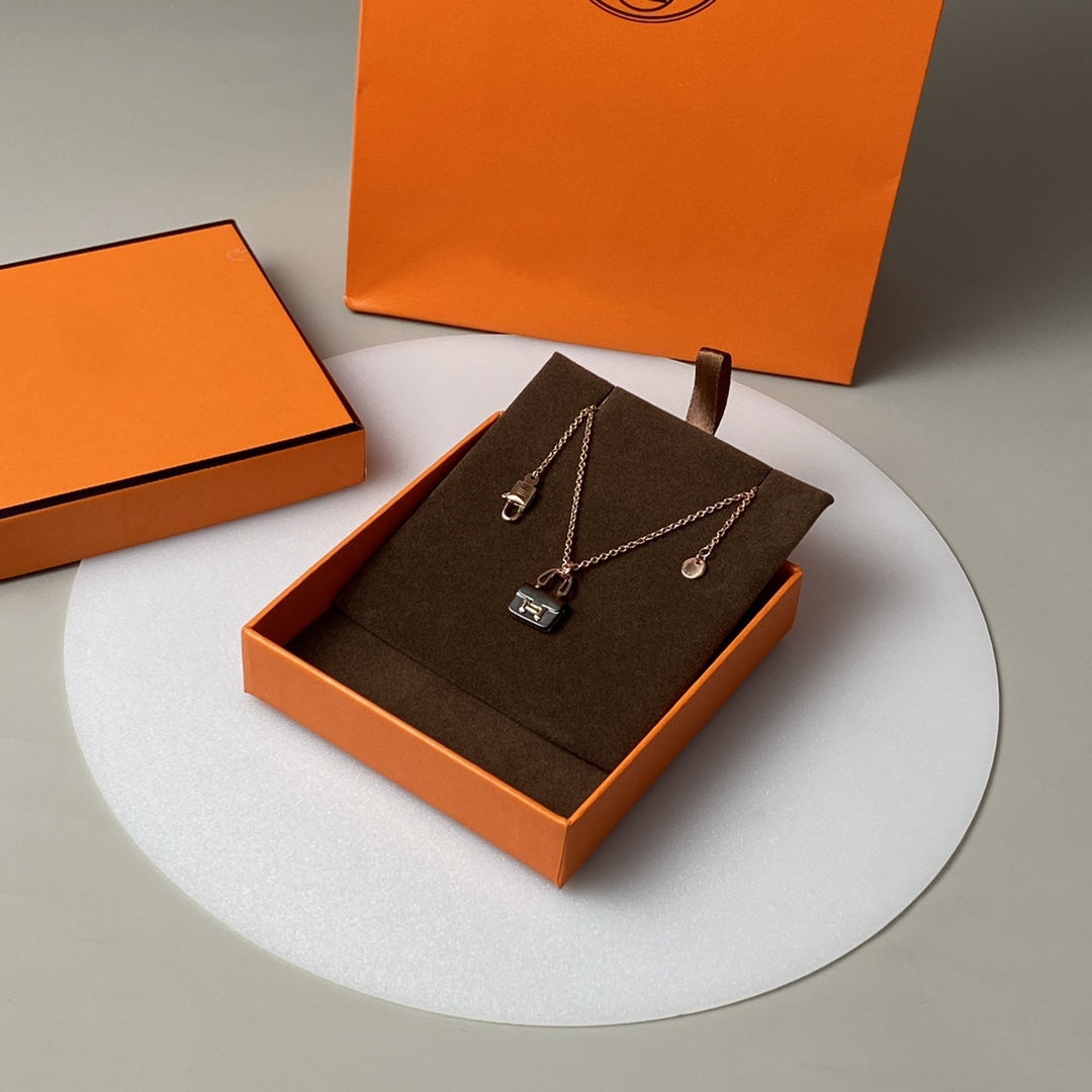 Miro CONSTANCE BLACK PEDANT PINK GOLD NECKLACE