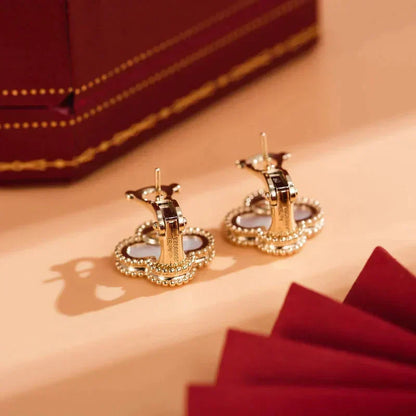 Miro CLOVER MEDIUM 1 MOTIFS  WHITE MOP STUD EARRINGS