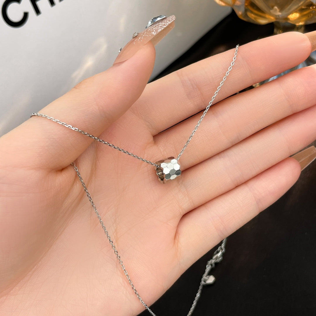 Miro BEE MINI ネックレス