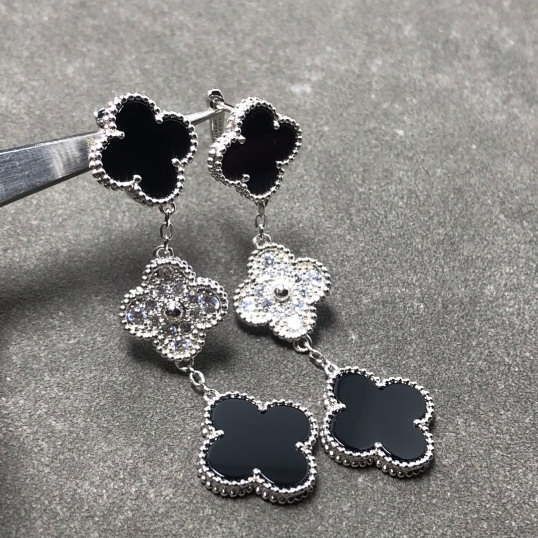 ミロ クローバー 3モチーフ ダイヤモンド オニキス シルバーピアス
