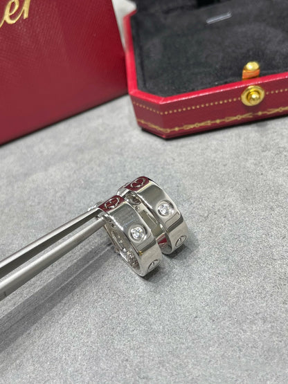 Miro LOVE 5.5MM 1ダイヤモンドイヤリング