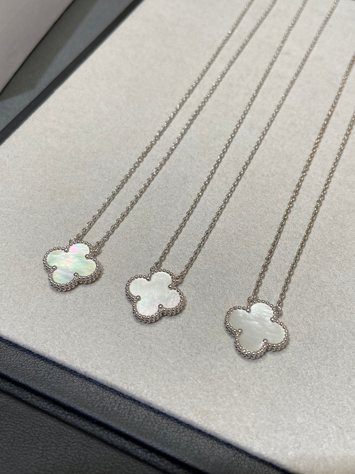Miro CLOVER MEDIUM SILVER WHITE MOP NECKLACE