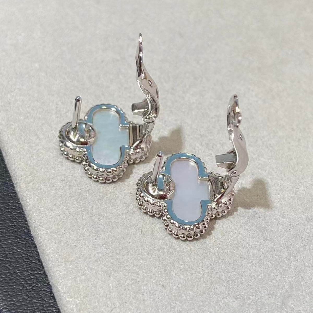 [Miro ] CLOVER LARGE (20mm) 1モチーフ ホワイトマザーオブパール スタッドピアス
