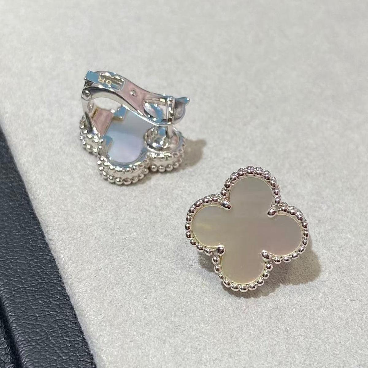 [Miro ] CLOVER LARGE (20mm) 1モチーフ ホワイトマザーオブパール スタッドピアス