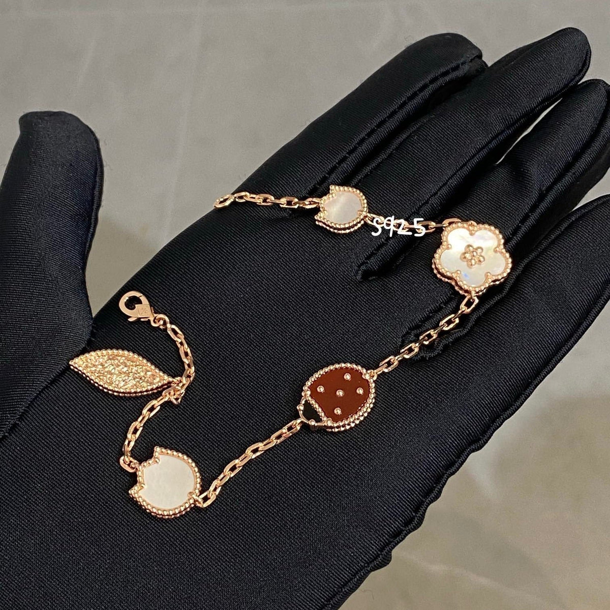 Miro LUCKY SPRING 5 MOTIF BRACELET
