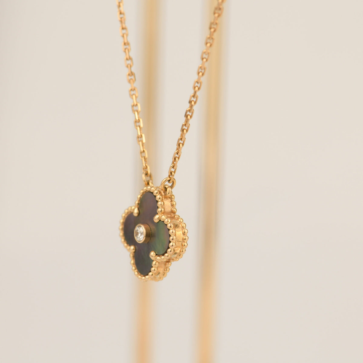 Miro CLOVER 15MM DIAMOND AND MOTHER-OF-GREY NECKLACE