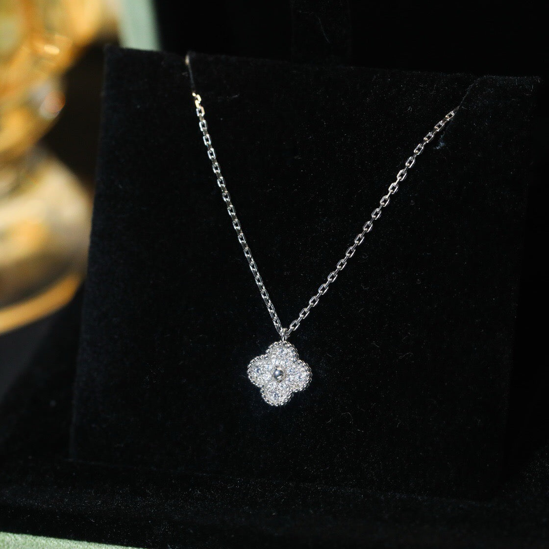 Miro CLOVER MINI 9.5MM PENDANT DIAMOND NECKLACE