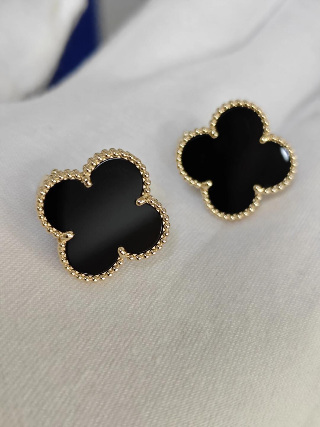 [Miro ] CLOVER 20MM BLACK MOP EARRINGS