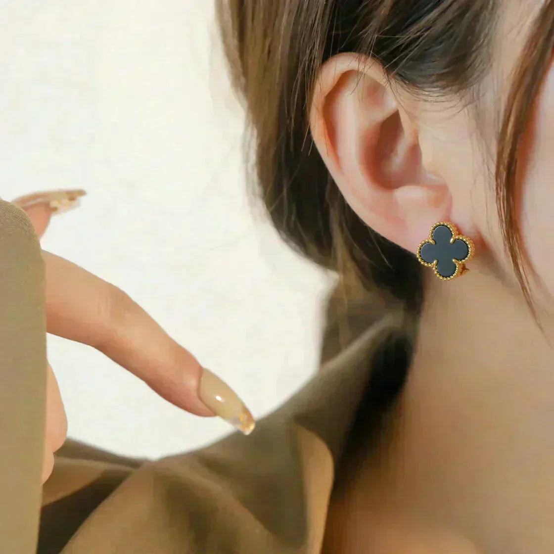 Miro CLOVER MEDIUM 1 MOTIFS  ONYX STUD EARRINGS