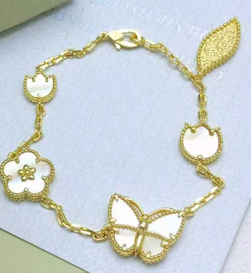 [Miro ] 26 NEW CLOVER LUCKY LIGHT YELLOW AND WHITE SET