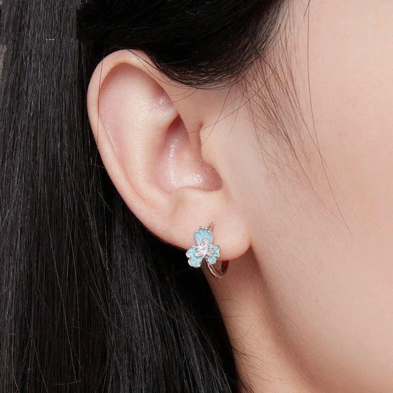 ブルーエナメルアイリスイヤリングフラワーフープピアス
