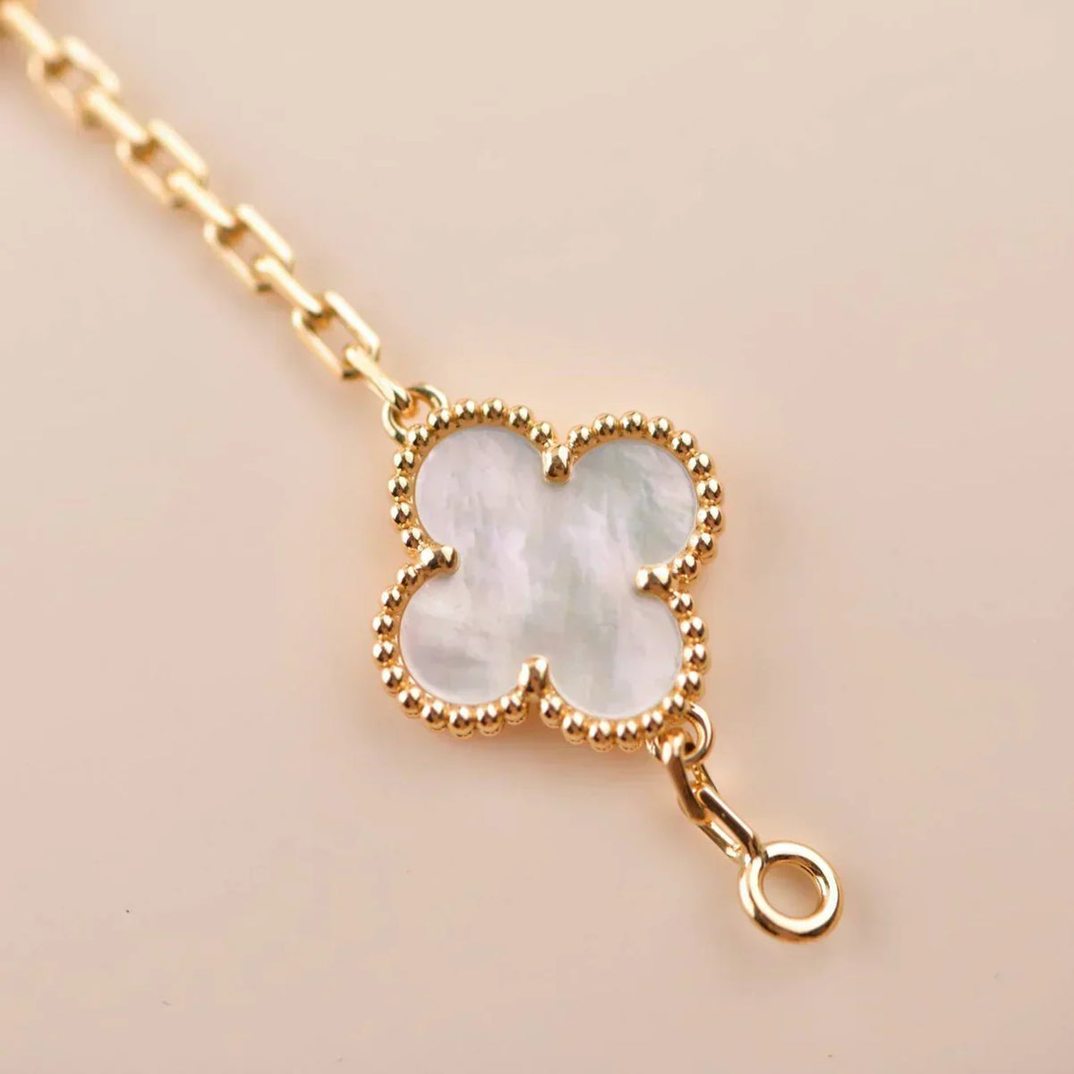 [Miro ]New CLOVER WHITE PEARL MOP 5 MOTIF BRACELET COLLECTION