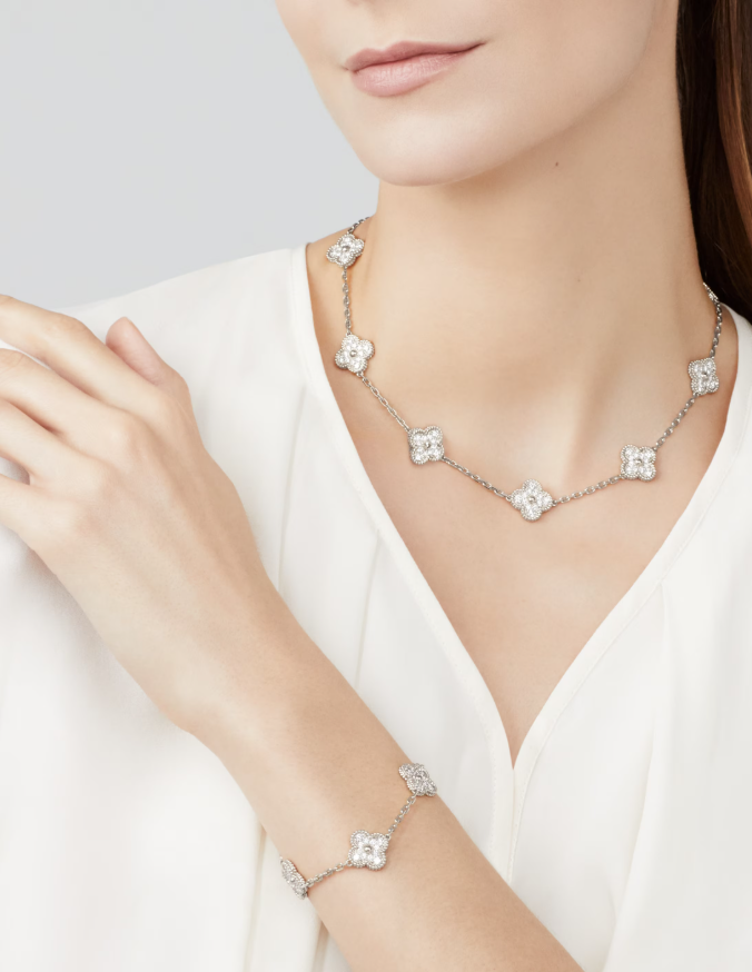[Miro ]CLOVER 10 MOTIFS FULL DIAMOND NECKLACE
