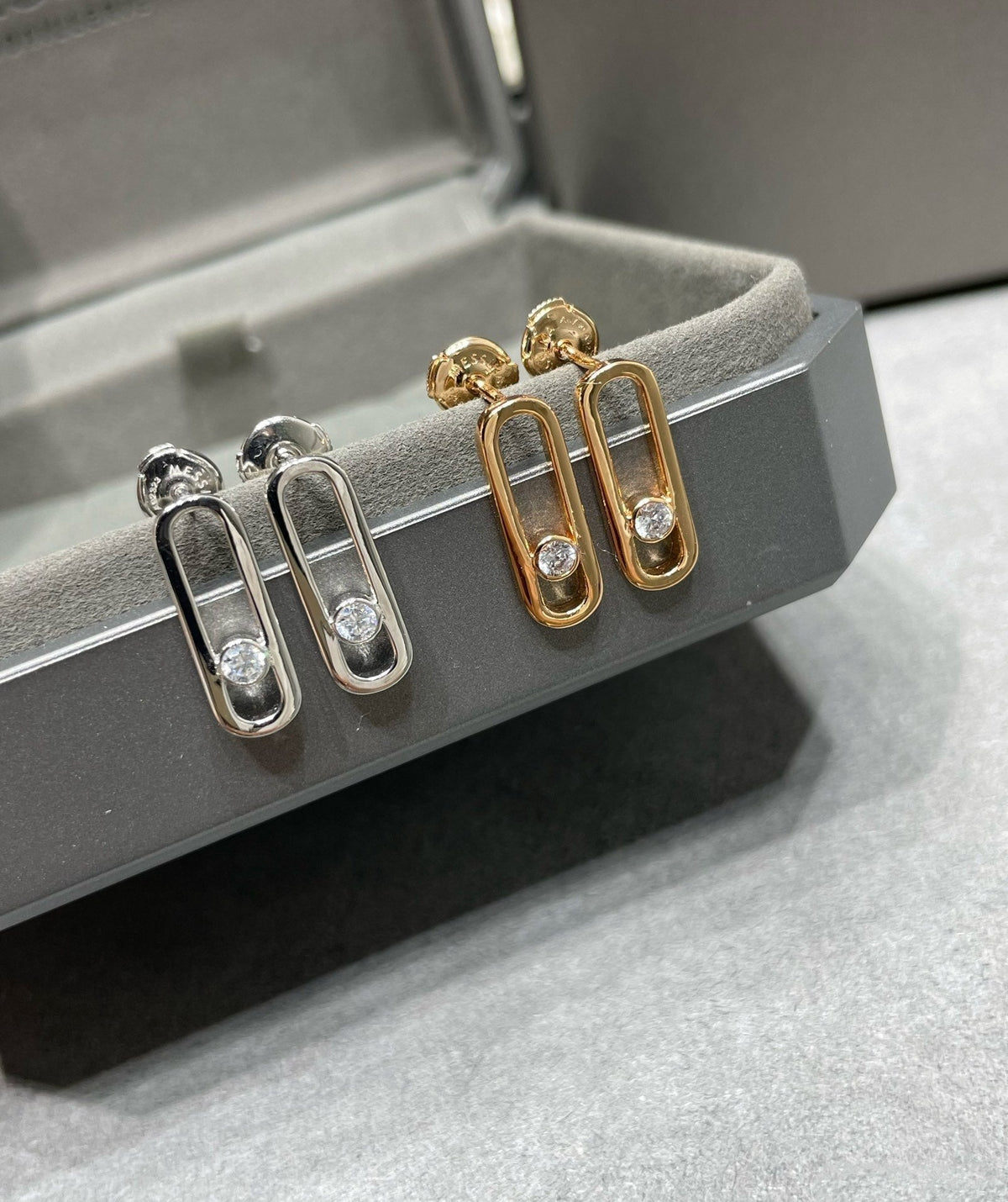 [Miro ]MOVE UNO SMALL 1 DIAMOND EARRINGS