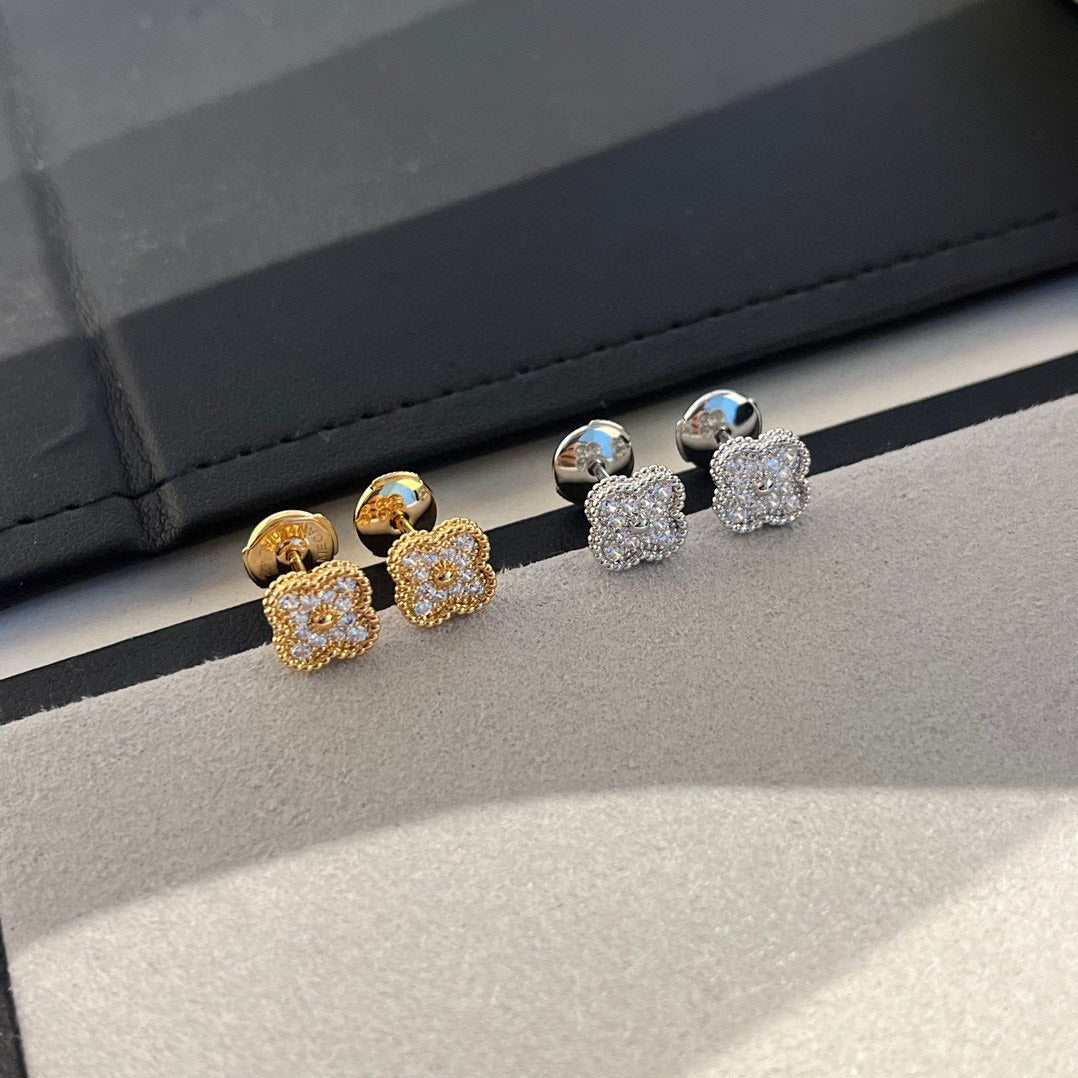 Miro CLOVER MINI DIAMOND STUD EARRINGS