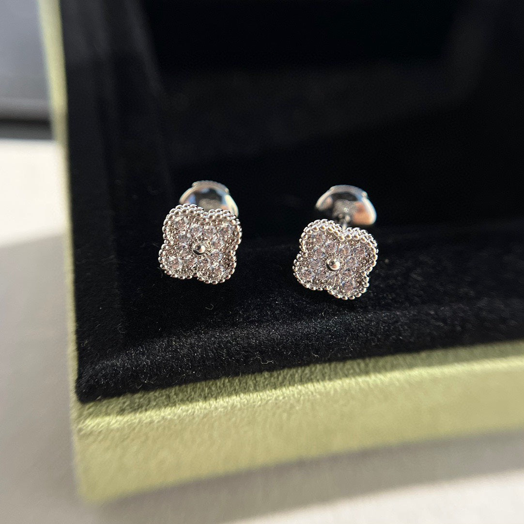 Miro CLOVER MINI DIAMOND STUD EARRINGS